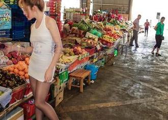 直穿少女的操场时光：爱丝专属写真资源大公开，随便聊聊就能迷失。