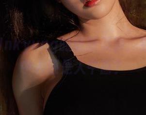 Kang Inkyung的最新美脚：到底是画中人还是人中画？