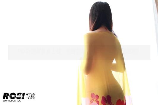 ROSI图册最新上线，校服特辑，想穿上这种青涩感吗？