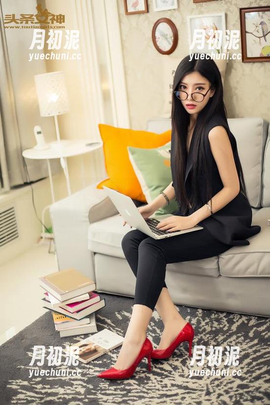 TouTiao头条女神-果儿Victoria TouTiao头条女神 - 果儿Victoria私拍图集:日常生活的反向冲击