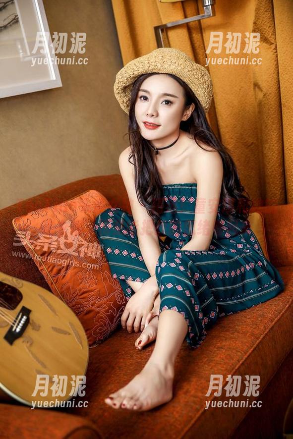 TouTiao头条女神-童安琪 TouTiao头条女神 - 精选!童安琪和她的连衣裙,愣是能把我的思绪卷起来