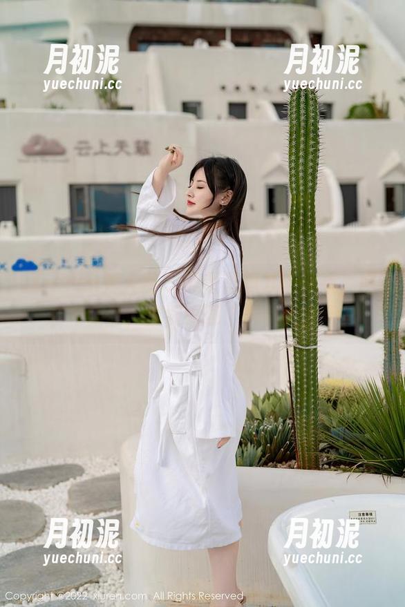 Xiuren秀人网-九千柒柒 Xiuren秀人网 - 美图里的九千柒柒,西装和腿丝,你觉得哪个更引人注目?