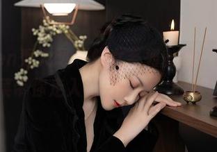 Xiuren秀人网 - 修女系列美图，周周不吃香菜带你走入“另一种”的冰洁境界