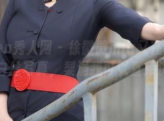 Xiuren秀人网 - 徐微微mia又在偷偷分享白丝写真，梨涡我可以直接沉迷