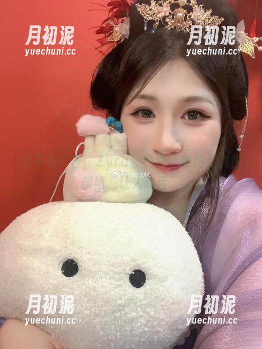 这不是广告，Zyra秋免费上架路易九世旗袍，让人咋舌。