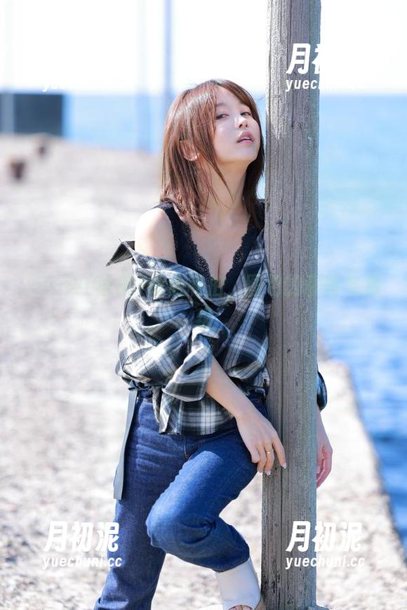 いくみ(育美)泳池私拍，图包的藏匿与放纵