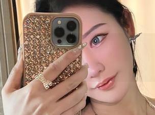 微密圈 - 不爱笑的赛琳泳装探险，高清写真带你“遨游”