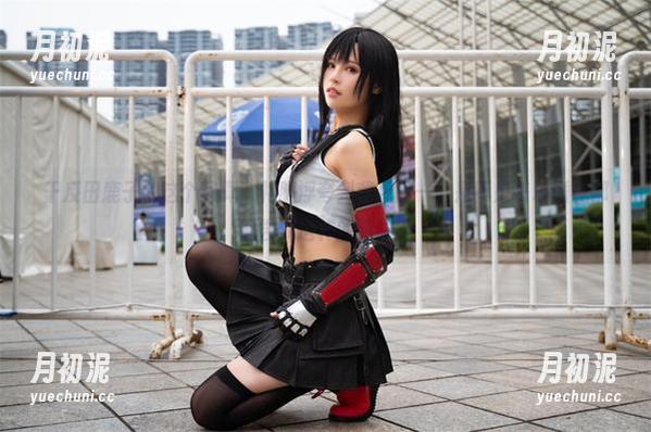 千反田鹿子 千反田鹿子的这个写真,礼服浮夸到我想问——是不是每场婚礼都能尝试这样的穿法?