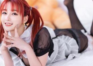 今天又翻到了叉子宝宝的蓝白少女，推荐这个cos，真想疯狂分享！