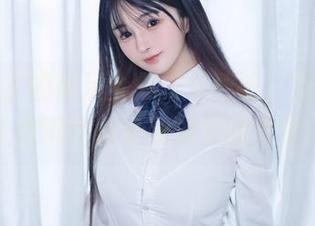 失眠小宁的裸足全集：下载吧，没理由不让你沉迷袜子和沙发的幸福！