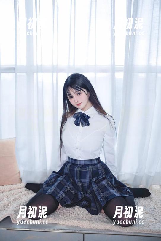 失眠小宁的裸足全集：下载吧，没理由不让你沉迷袜子和沙发的幸福！