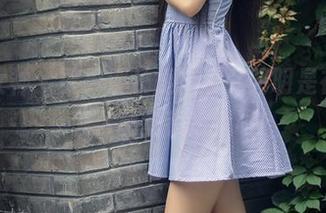 头条女神 - 梁芮溪长腿图包，明明是在走路，怎么感觉在撩我呢？