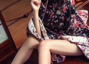 头条女神 - 一道亮丽的风景，樊安妮的长腿在无圣光的美图中闪耀。