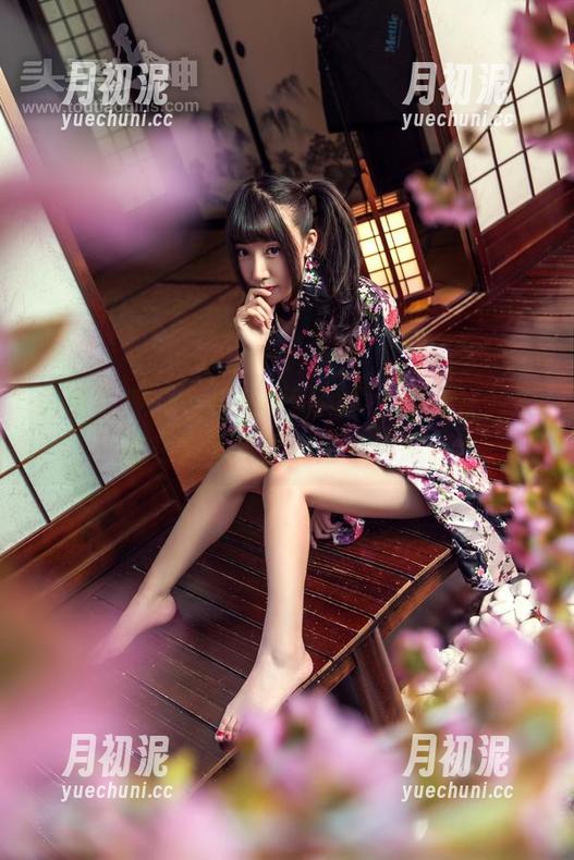 头条女神-樊安妮 头条女神 - 一道亮丽的风景,樊安妮的长腿在无圣光的美图中闪耀。