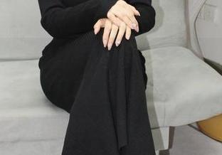小众视觉 - 黑丝中的婷婷，美图让人忍不住想多瞧几秒，哎呀，这姿势！