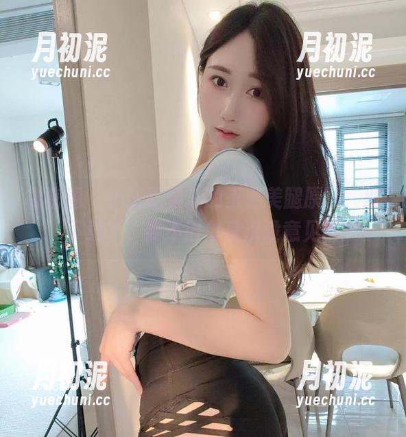 微密圈 - 小玉吃果冻的玉足美腿原图，别下载了，要不旧单身汉没意见哦