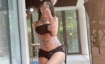 微密圈 - 当小玉吃果冻穿上黑色睡衣，美图就开始操心该怎么拍了。