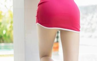 尤蜜荟 - 哈哈，娜露Selena的原图就像阳台上随意扔的鞋子，裸足不经意间展现了不少个性。