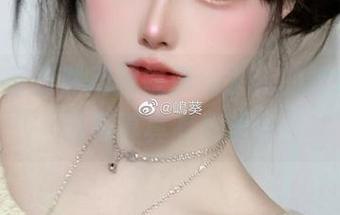 看，嶋葵竟然用眼镜承包了我的视线，这组写真真有意思！