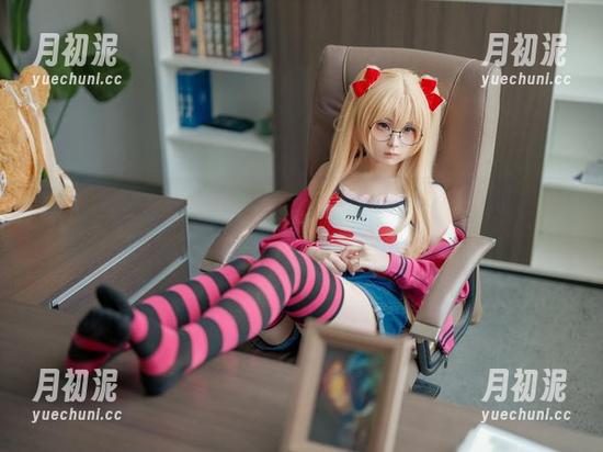 幼水铃衣 幼水铃衣化身海浪精灵,图片里有缤纷的海洋,莫名就想去冲浪。