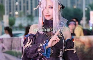 吸血鬼旗袍，桃墨公子的精选写真析，迷失在不夜城的幽暗角落