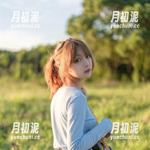 梨瑾瑾的办公室cos更新：加班时光也能是实况秀！