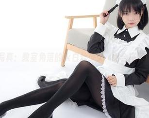 森萝财团写真：教室角落的jk白丝少女，组合搭配太对味儿了