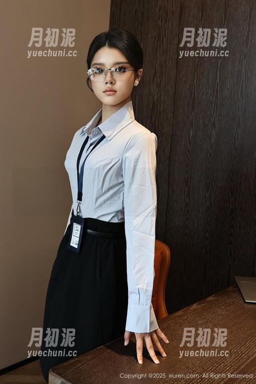 秀人网-Carol周妍希 秀人网 - Carol周妍希的在线作品,灰丝与光影的游戏