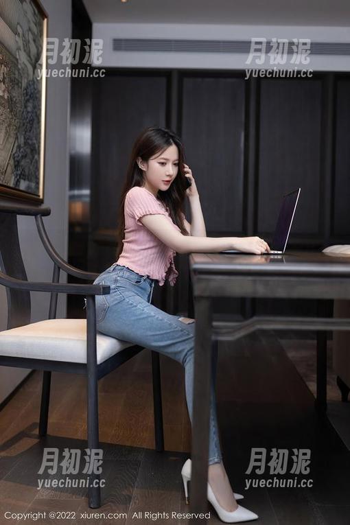 秀人网-可儿kayen 秀人网 - 定制礼服图集里的可儿kayen,似乎正在以及正在试图搞事情?