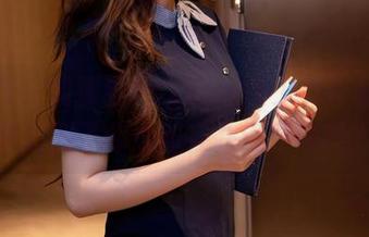 秀人网 - 孟狐狸FoxYini新少女作品集，更新到了你心脏在扑通扑通吗？