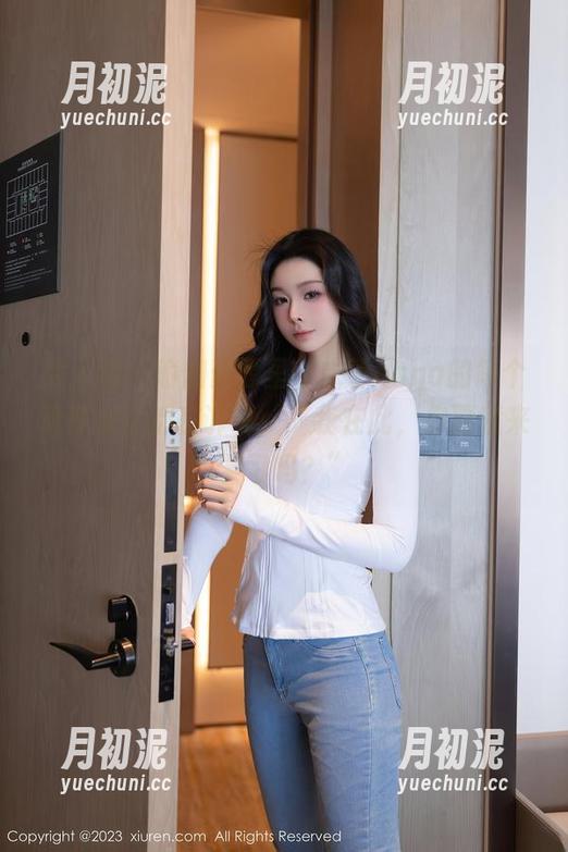 秀人网 - 瑜伽资源里，木子nana的每个动作似乎都在诉说：“我在此，你愿意来学习吗？”