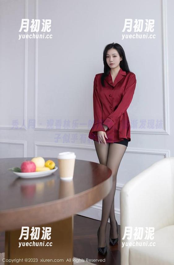 秀人网-林乐一 秀人网 - 观看林乐一的网袜,渐渐发现袜子似乎有种魔力。