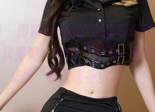 秀人网 - 雨瞳Yoyo的女孩写真分享：当我第一次见她，在想“今天一定要牛！”又想“明天该补觉了…”