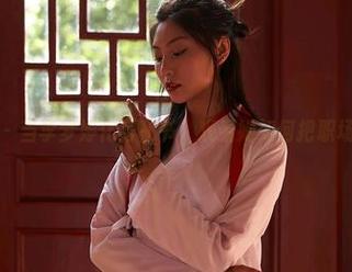 蜜桃社 - 当李梦婷化身秘书，观看她如何把职场升温！