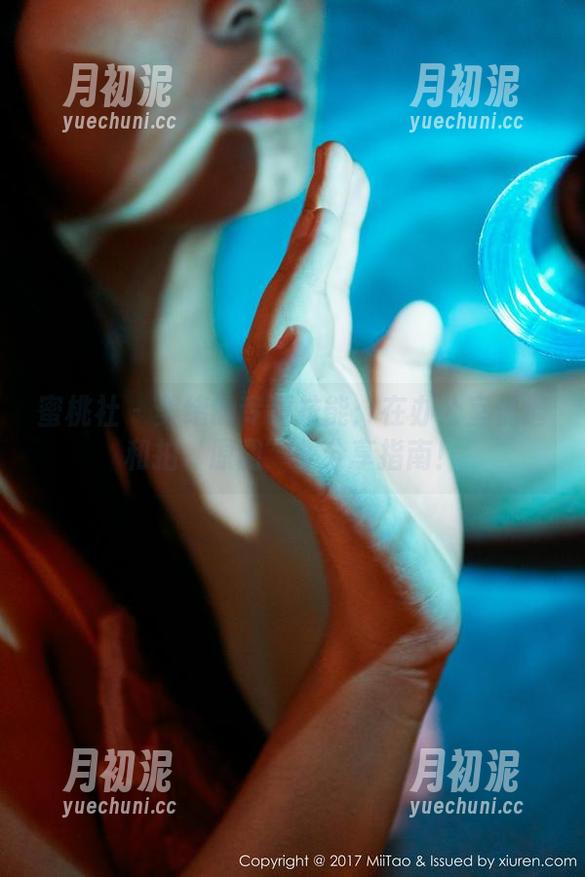 蜜桃社-美绪 蜜桃社 - 美绪的专项技能:在办公室偶遇和拍‘原图’集分享指南!