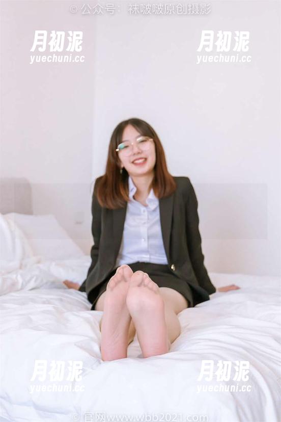 袜啵啵-甜甜圈 袜啵啵 - 甜甜圈的短白丝花絮,边缘擦着禁忌,美图分享开始。