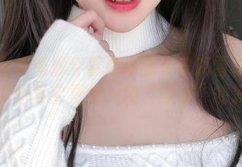 阿包也是兔娘穿着游泳圈在安克雷奇：原图和套图其实更像一场“漂浮”的派对！