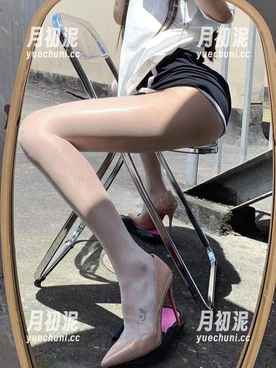 微密圈 - 陈佩奇的棉袜秀图片，明明是随手一拍，却让我突然想到了家里的那双。不得不分享！