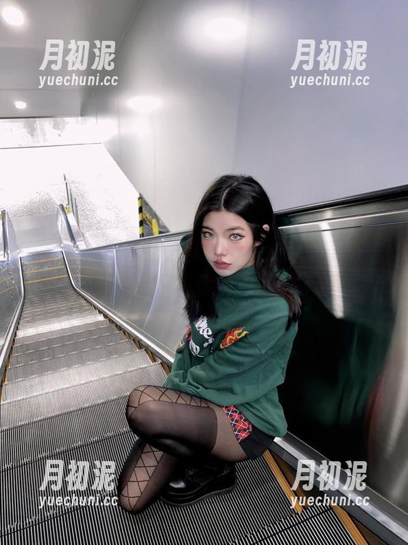 微密圈 - 红底高跟大集合，陈佩奇来开启我们的私房新视野！