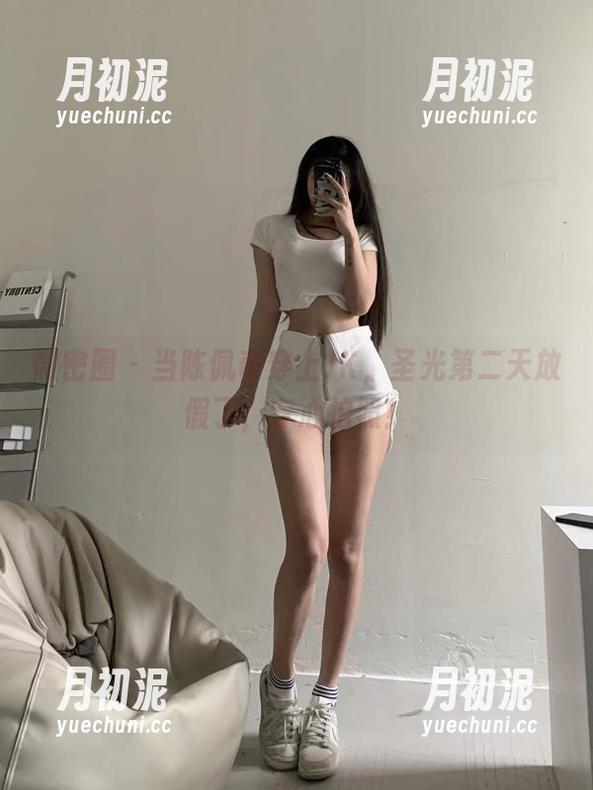 微密圈 - 当陈佩奇穿上JK，圣光第二天放假了，专心拍照！