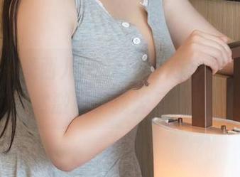 青豆客 - 婕西儿jessie最新杰作，秘书形象居然激起了我无尽的联想。