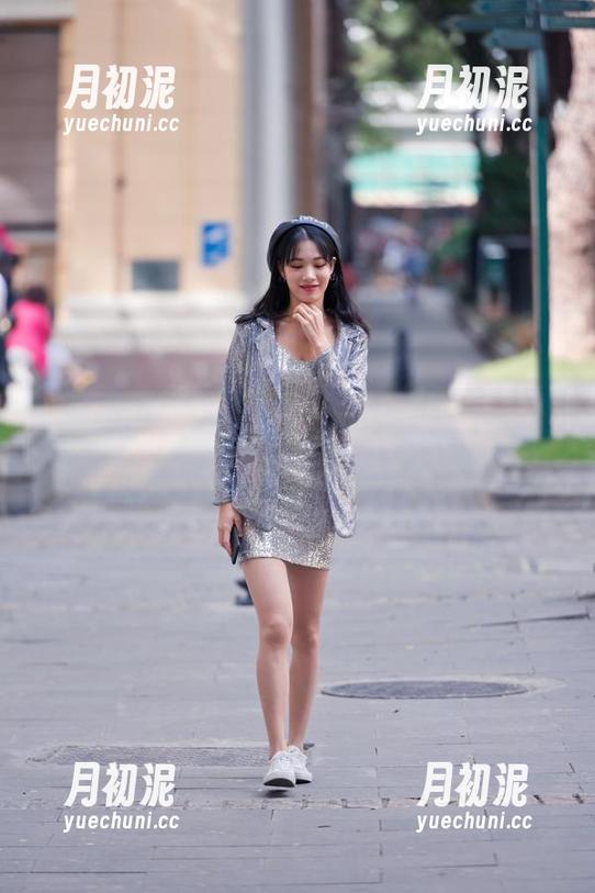 魔镜街拍-芝芝 魔镜街拍 - 蓝色泳衣的芝芝,私房图包里的人设浮动太快,跟不上啊!