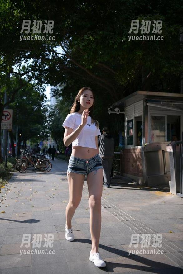 魔镜街拍 魔镜街拍美图更新,深夜探险带来的肉丝美腿,真该做梦,也许不算太过分?